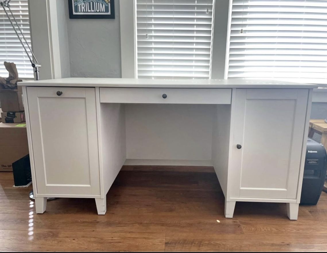 White Desk