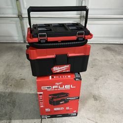 Milwaukee M18 FUEL PACKOUT 18-Volt Lithium-lon Cordless 2.5 Gal. Wet/Dry Vacuum (Vacuum-Only, Battery Not Included)