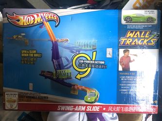 Hot Wheels wall track