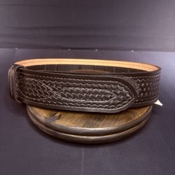 Safariland Model 94 Buckleless Duty Belt Size: 28" Lined Basket Weave 94-32-4