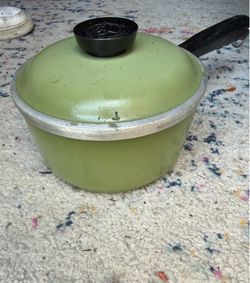 Vintage Club Aluminum saucepan with lid