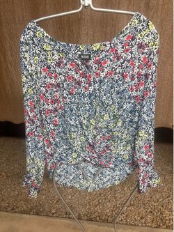 a.n.a Top Womens Size S Blouse V-Neck Casual Colorful Floral Long Sleeve