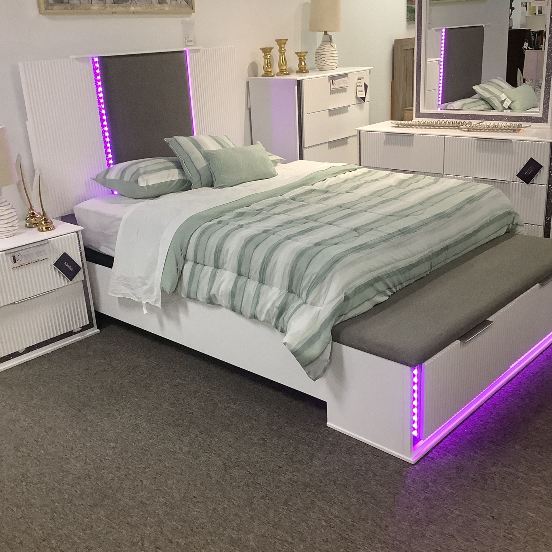 Six Piece Bedroom Set Led King Or Queen