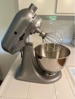 LIKE NEW! Perfect. 4.5Q Kitchen Aid Mixer.