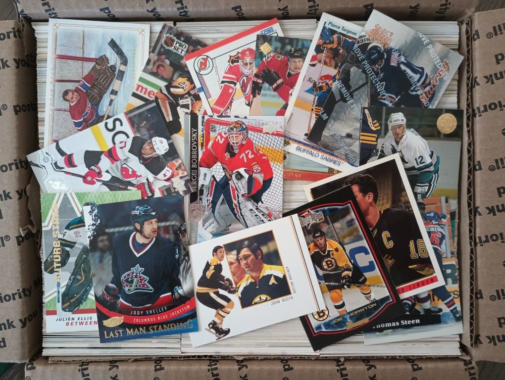 Hockey Mystery Box - Flat Rate Shipping Box Chuck-Full of Hockey Cards!!!