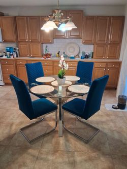 Round glass dining set