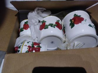Kitchen canisters