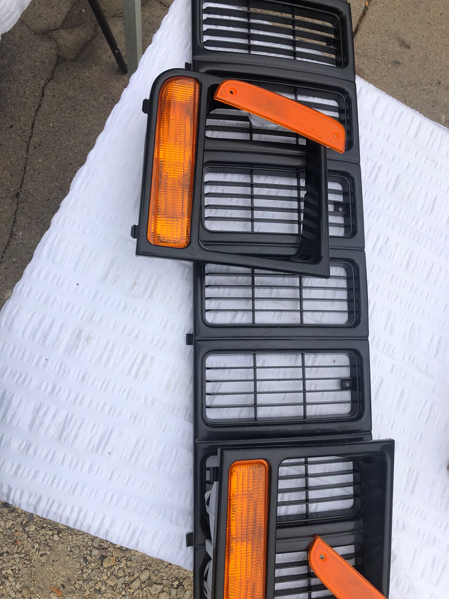 2001 Jeep Cherokee XJ grill, reflectors and turning