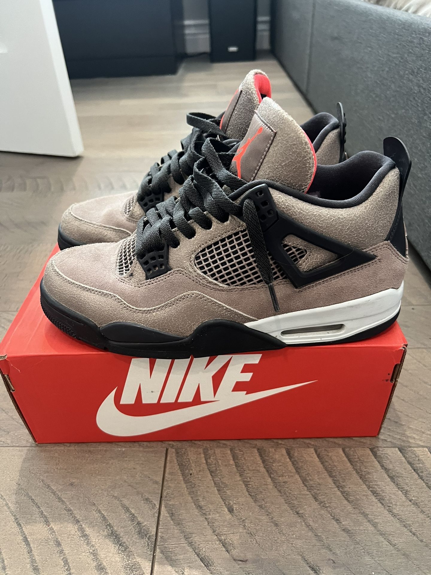 Jordan 4 Retro Taupe Haze SIZE 10.5