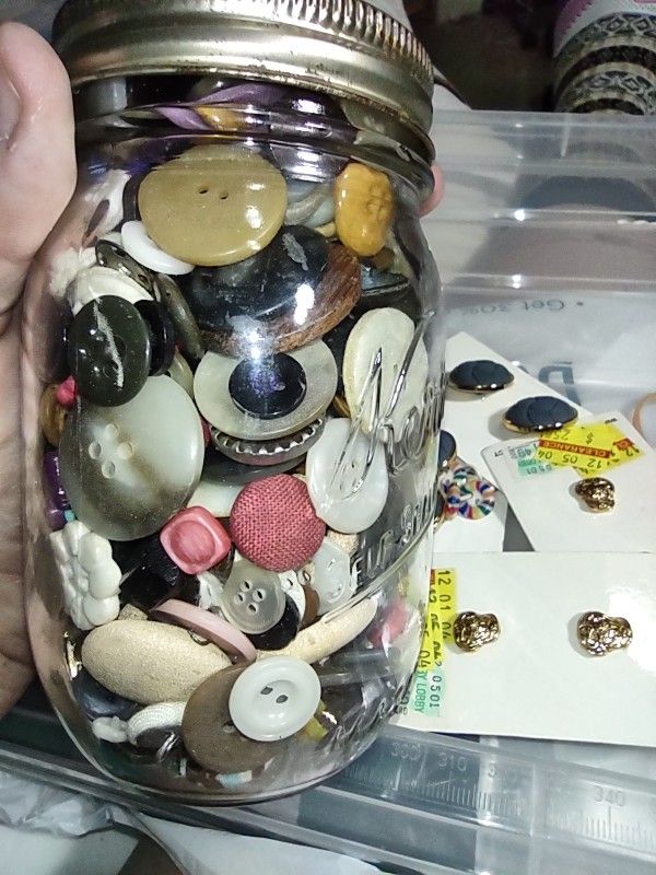 small mason jar of buttons