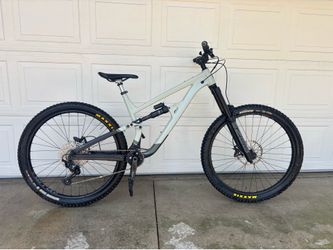 Full suspension mountain bike