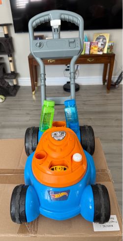 Like New Hot Wheels Bubble Mower