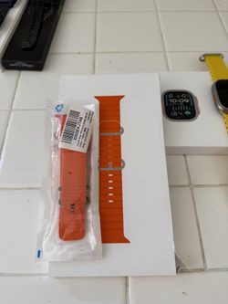 Apple Watch Ultra 2 – 49mm Titanium, Orange Ocean Band