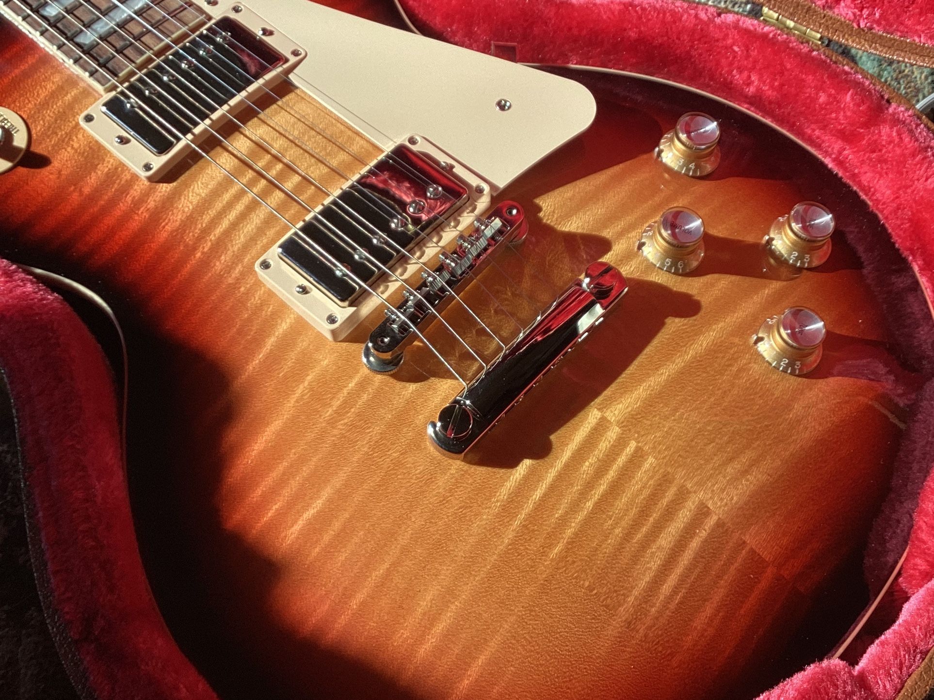Gibson USA AAA FlameTop 60’s Les Paul Standard W/Case COA Paperwork New Unplayed