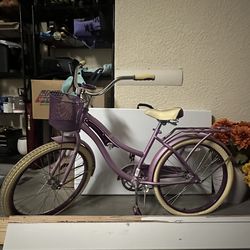 Girls Cruiser Bike with Basket – Great Condition