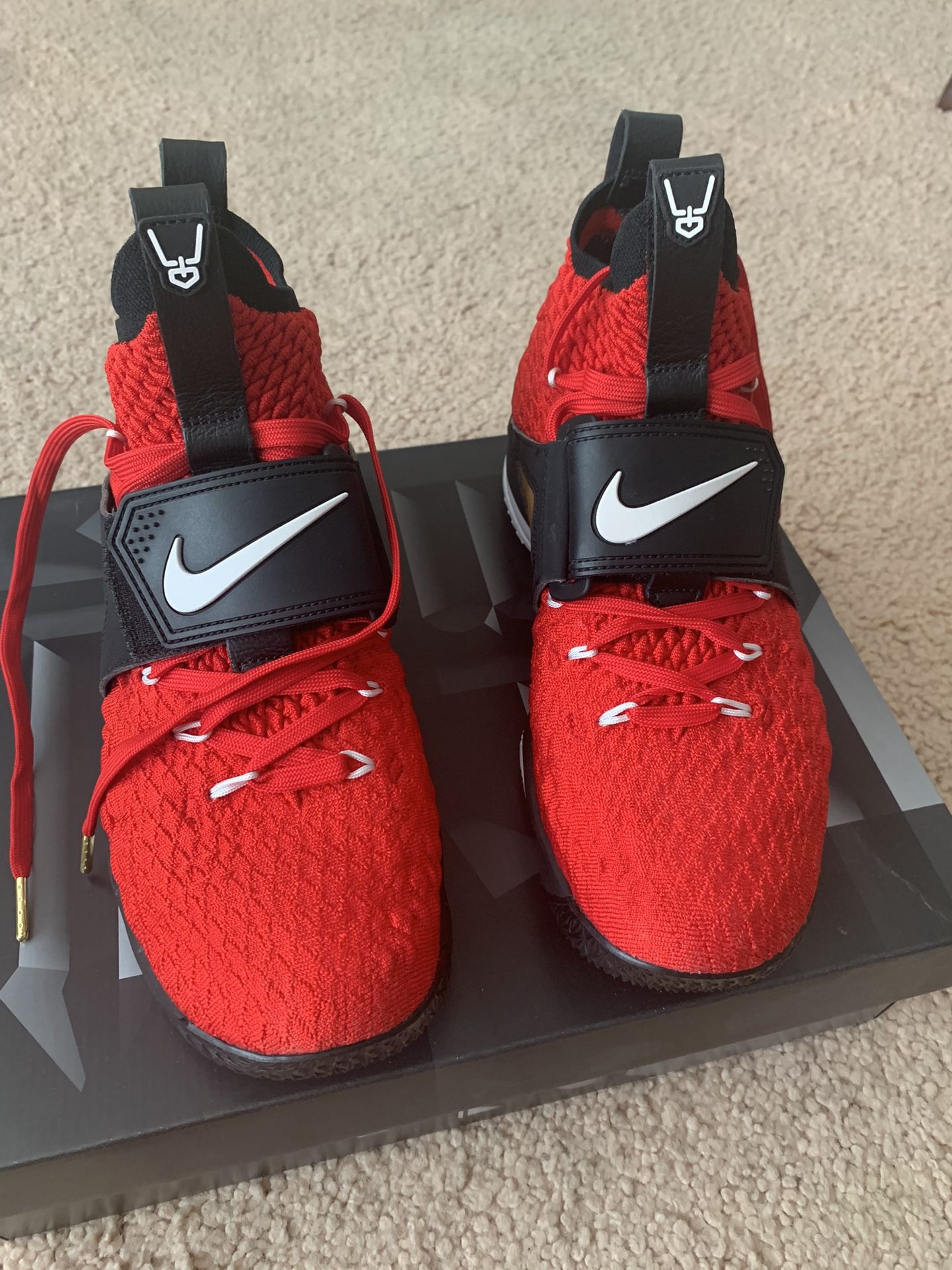 Nike LeBron 15 'Red Diamond Turf' PE - US Men's 9 for Sale in San