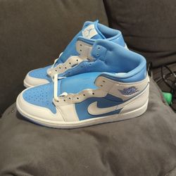 Air JORDAN Carolina 1s
