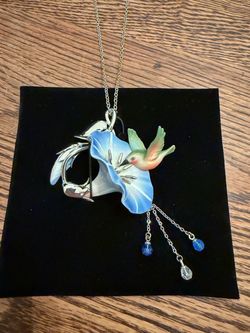 NEW IN BOX Franz Porcelain Hummingbird on Flower Necklace - Excellent Condition