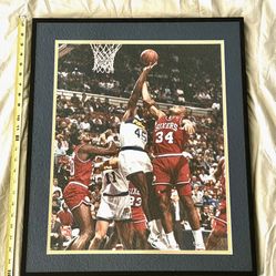 Mint Condition Framed 24” x 20” 1984 Nba Gametime Photo Of Charles Barkley And Chuck Parsons
