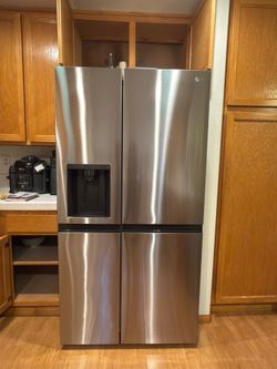 LG Side by Side Refrigerator - Like New!