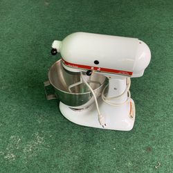 KITCHEN AID STAND MIXER