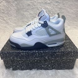 Midnight Navy Jordan 4