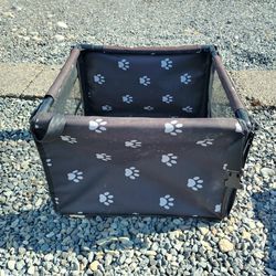 Pet Carrier (Automobile).