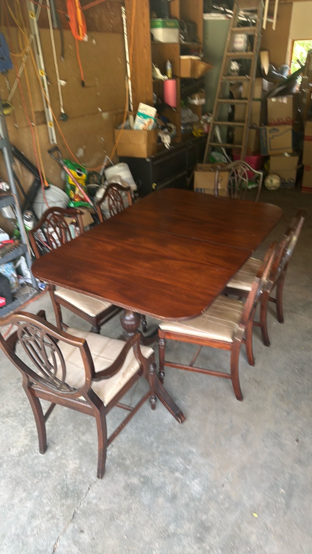 Dining room dinner table with 6 chairs