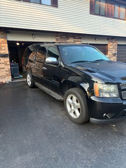 Chevrolet Suburban Full-Size SUV Black