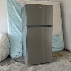 Midea 18 Cubic feet refrigerator 