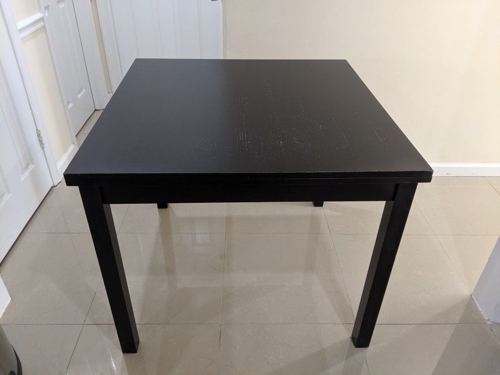 Extendable Dinning Table and Chairs