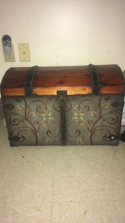 Wooden trunk large beautiful pick up only