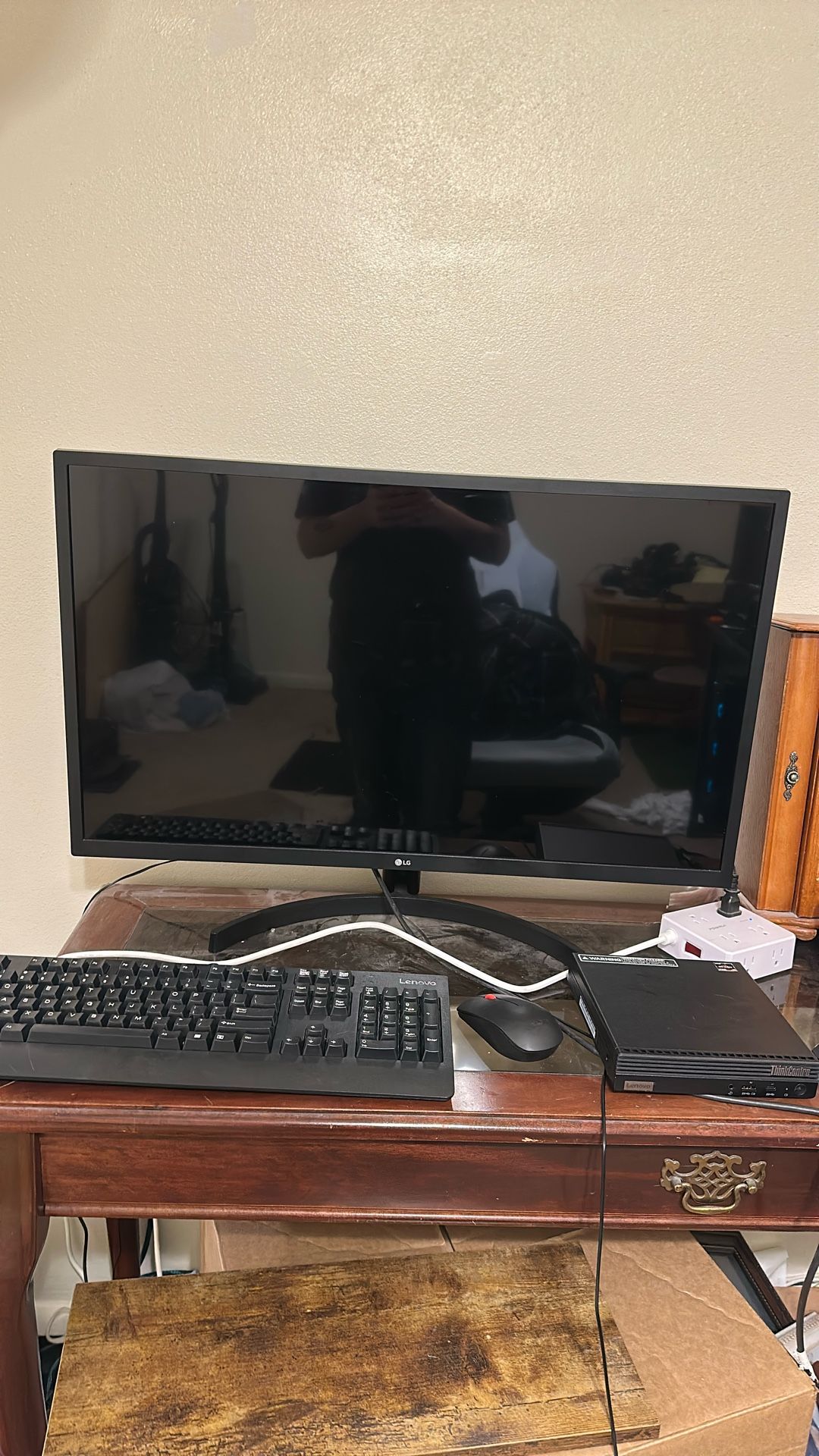 32 In 4k LG Monitor