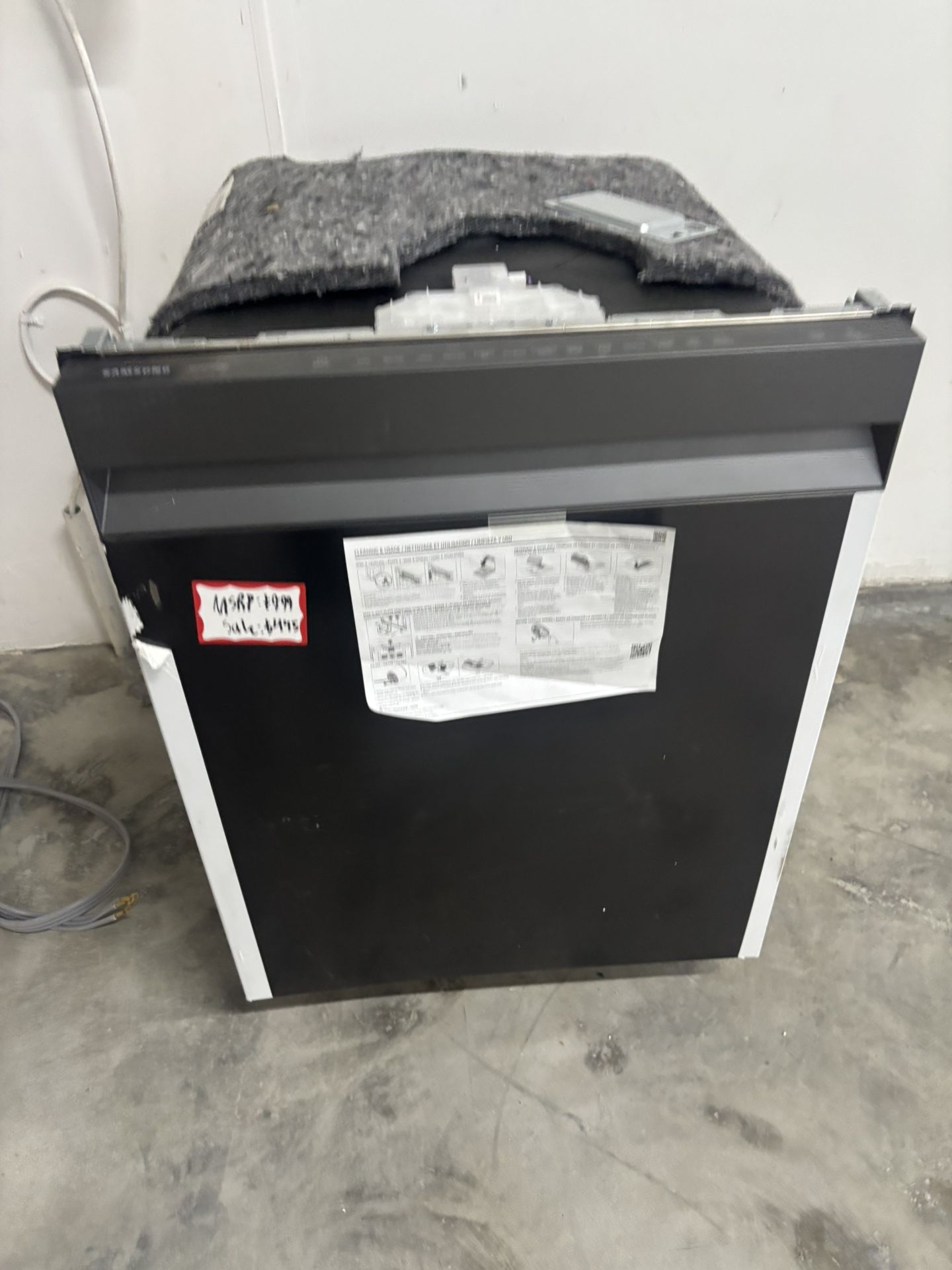 Scratch on front barely visible⦠Samsung, black stainless steel dishwasher