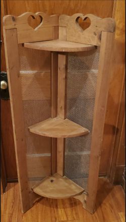 Wood 3 Tier Corner Heart shelves