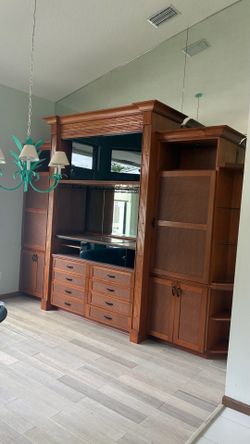 Entertainment center