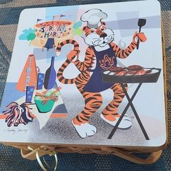 Picnic Basket With Platic Plates And Utensils 