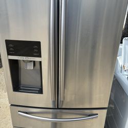 REFRIGERATOR SAMSUNG 4 Doors 33”