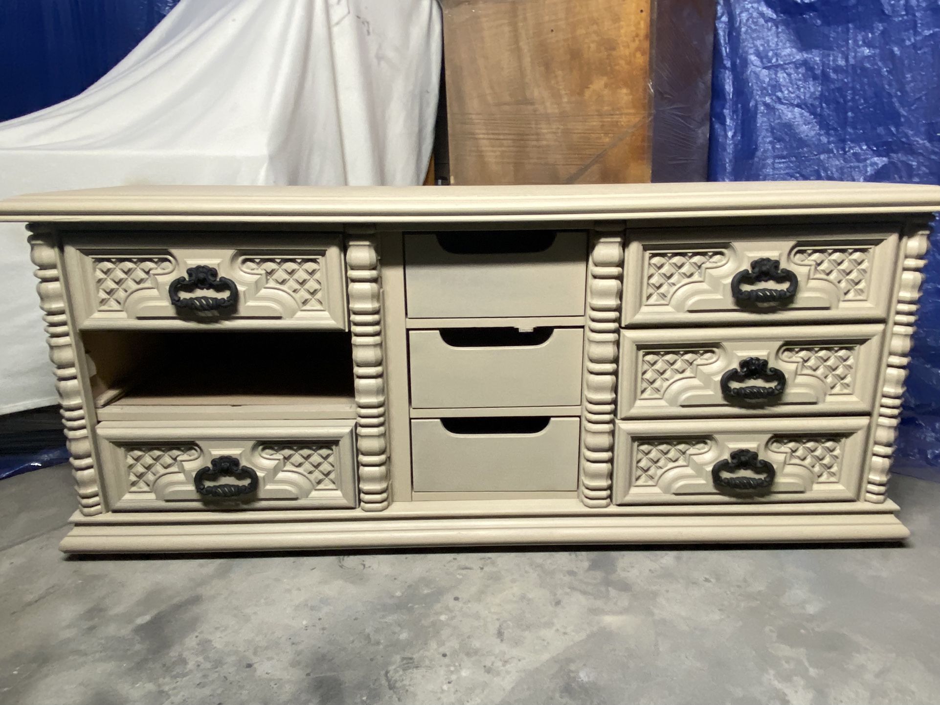 like new beautiful 8 drawers dresser old vintage style heavy wood