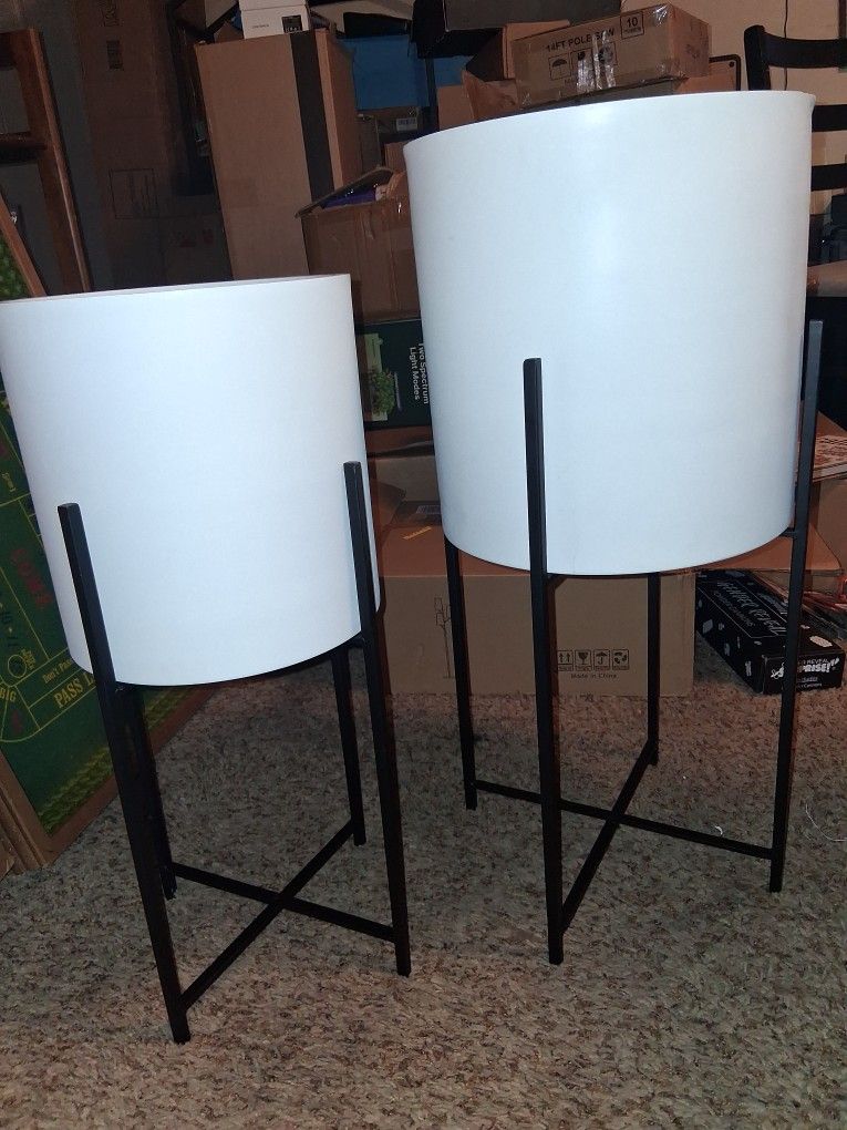 2 Large Flower Pots