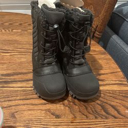 Kids Size 1 Snow Boots 