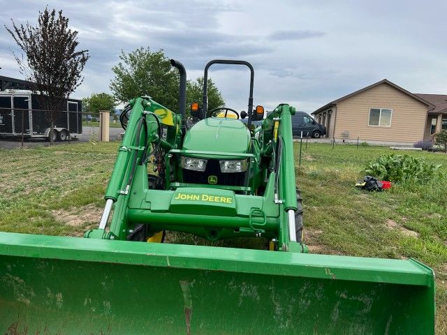 John Deere 5065E