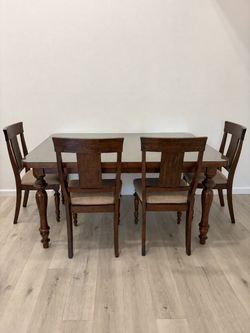 Extended dining table with 4chairs