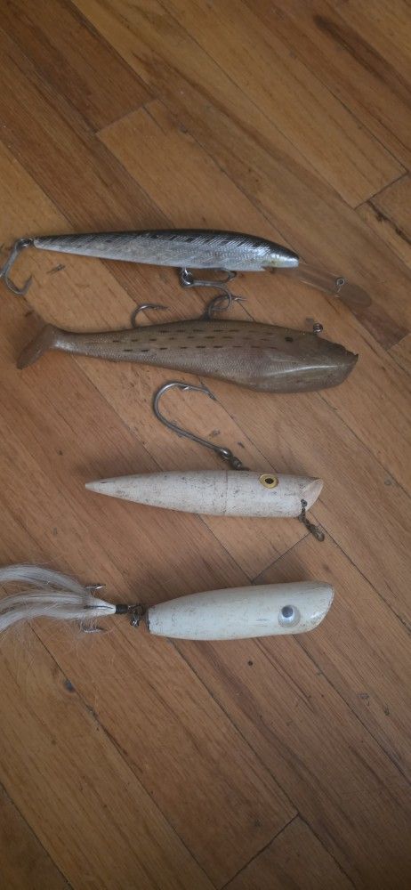 LOT OF SALT WATER FISHING LURES