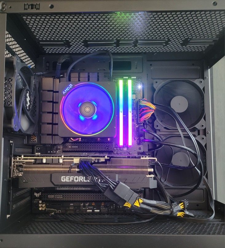 RTX 3070 8GB, Ryzen 7 9700x CPU, 5200 MHz 32GB DDR5 Ram, B-650 Motherboard