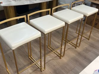 Island Chairs / Bar Stools