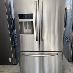 Maytag beautiful stainless steel refrigerator French door everything works perfectly first come first served 