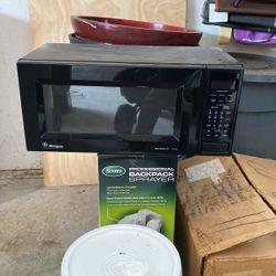 UPDATE: Price Reduced! GE Monogram Space maker Ii Microwave