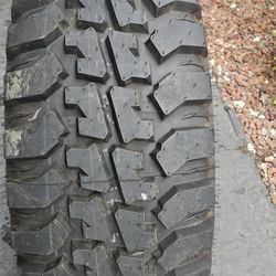 Radar Renegade R5 M/T 265 70 17