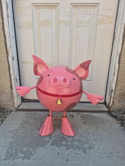 Pig 🐖 porch sitter